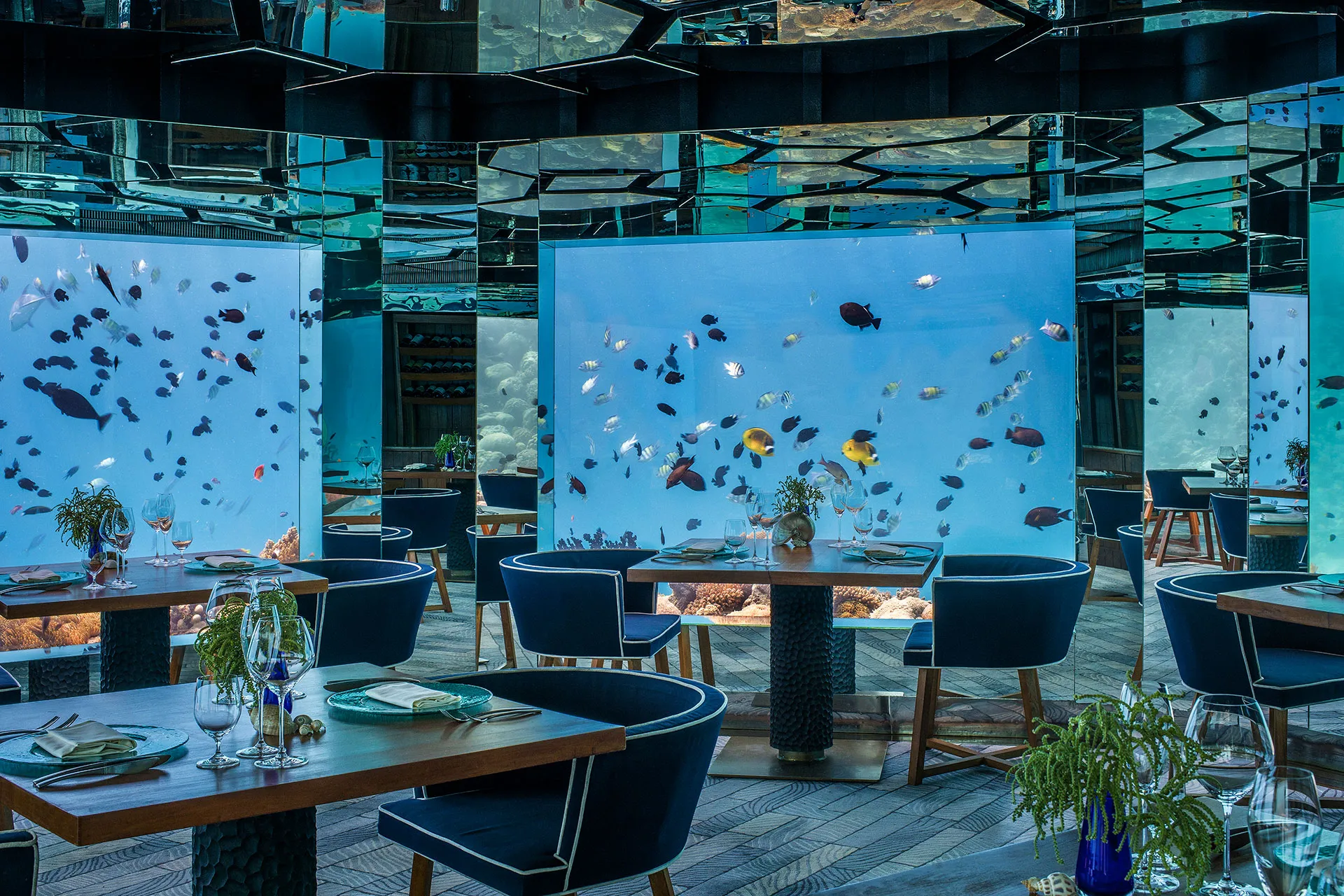 Innenraum eines maledivischen Unterwasser Restaurants