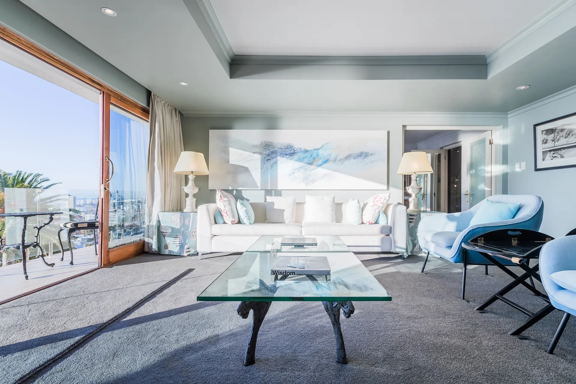 Luxuriös eingerichtete Suite mit Teppichboden