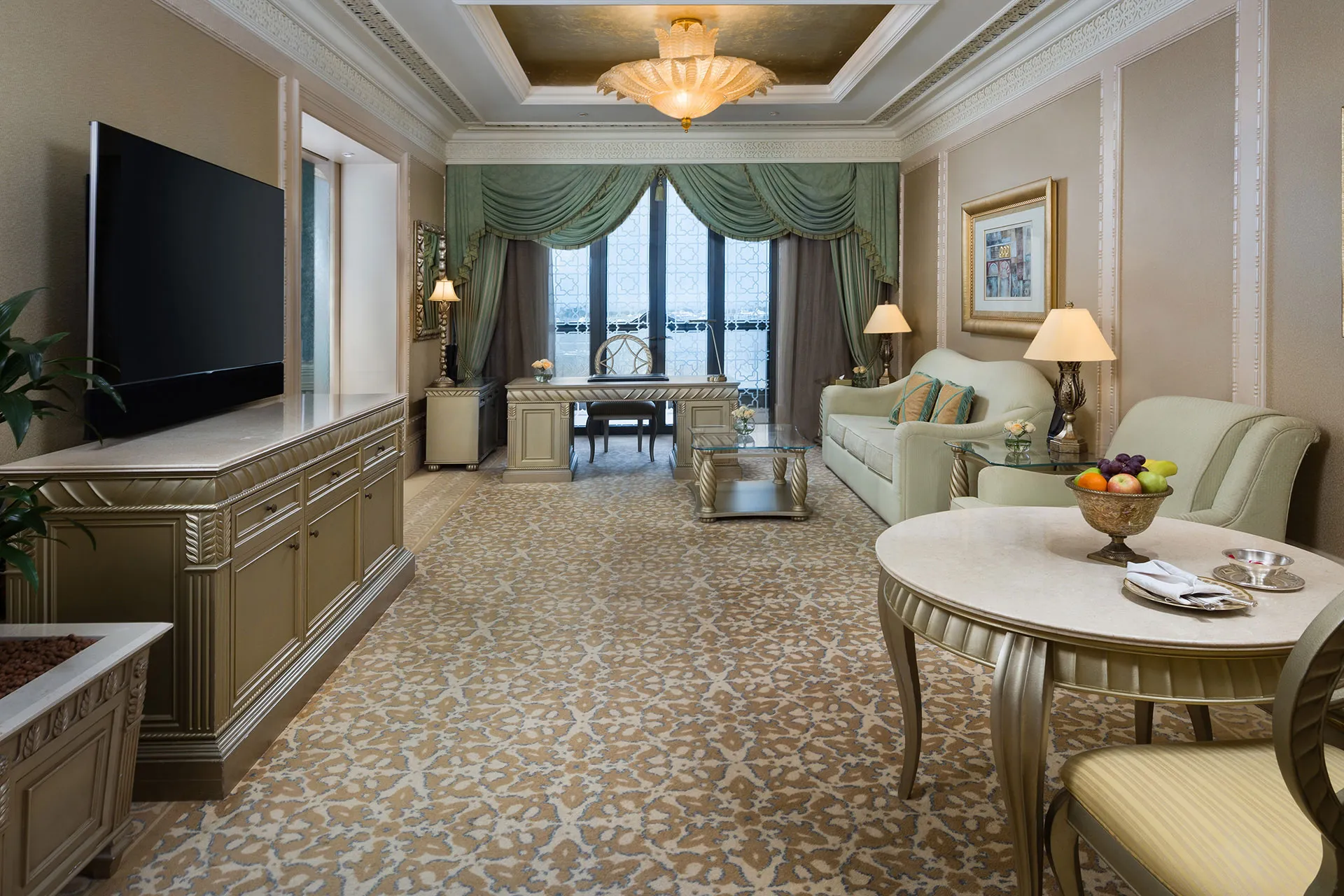 Suite im Grand Hotel Stil mit Teppichboden