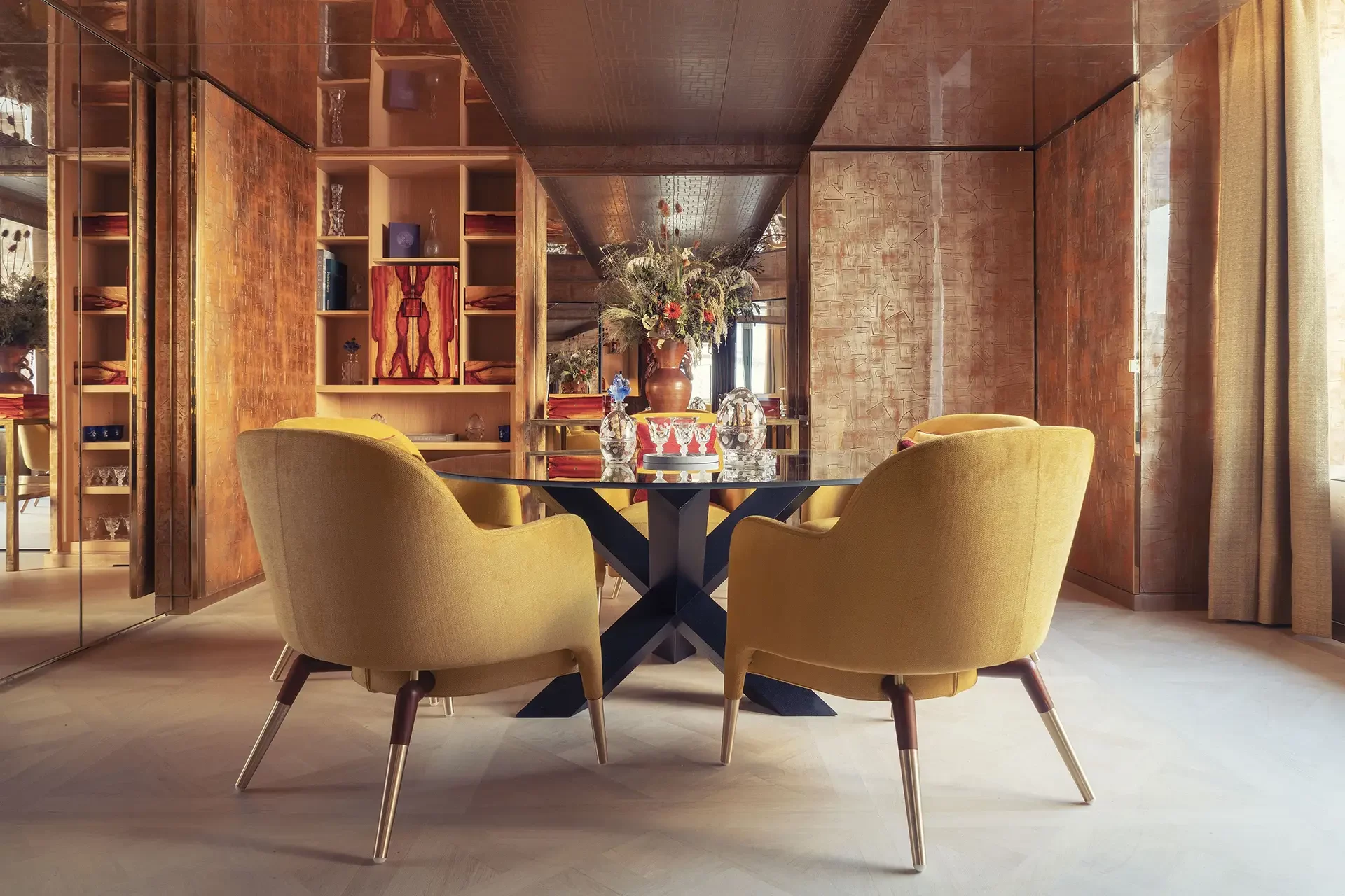 Elegante Lounge mit Sesseln