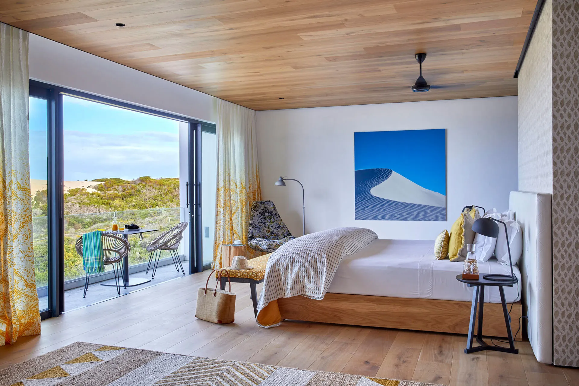 Schlafzimmer mit Blick auf Sanddünen