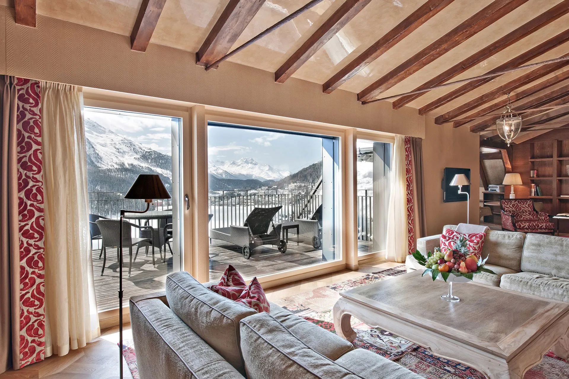 Suite mit Balkon und Bergblick