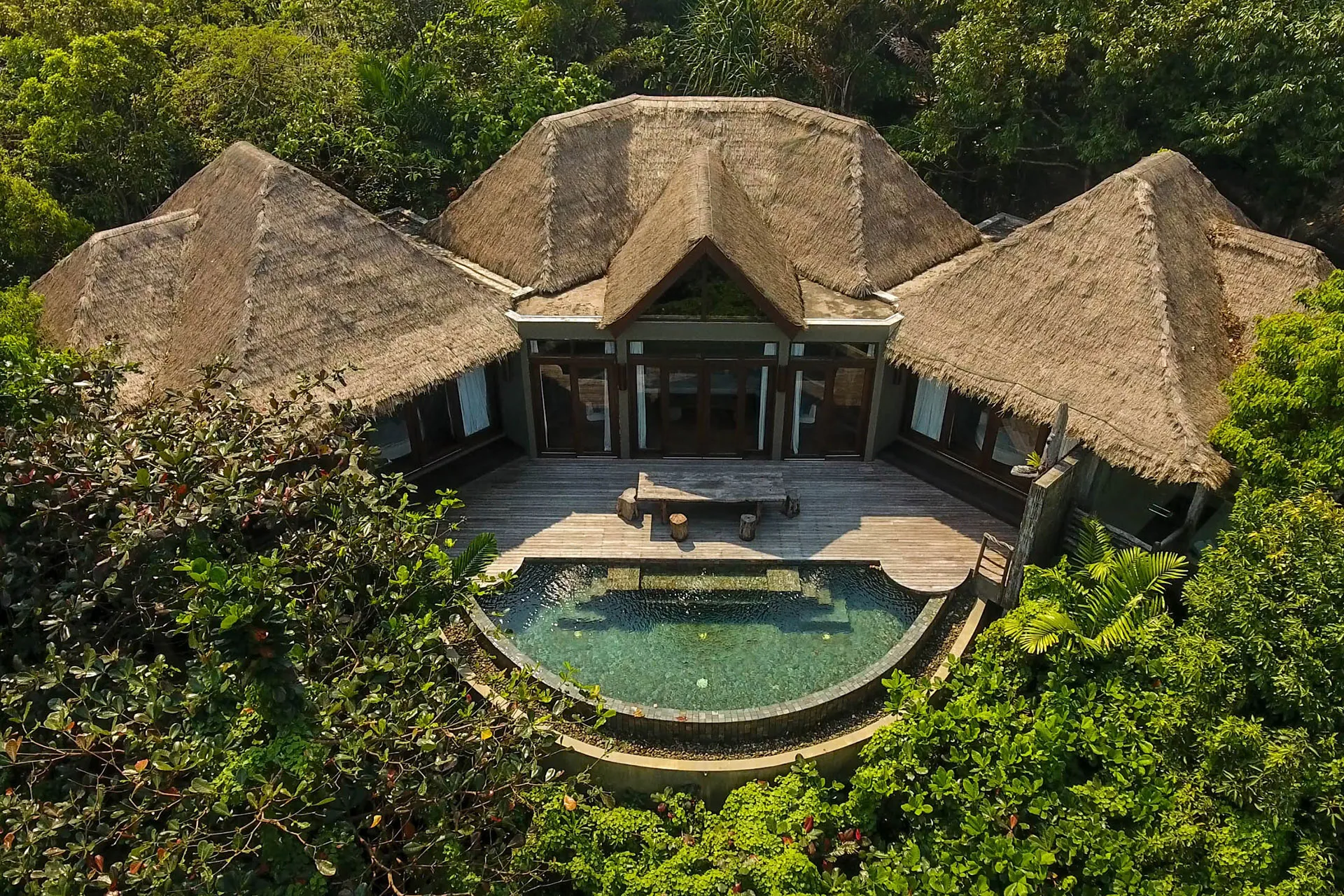 Dreiteilige Villa im Dschungel