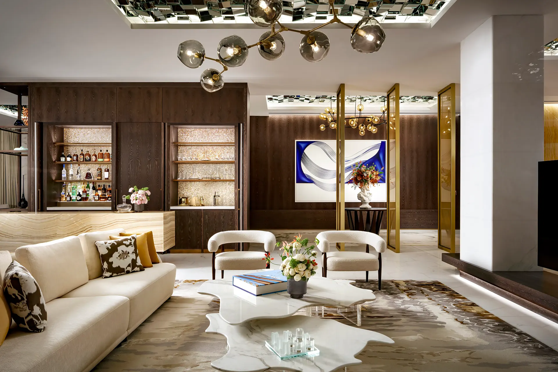 Elegante Lounge mit Designermöbeln