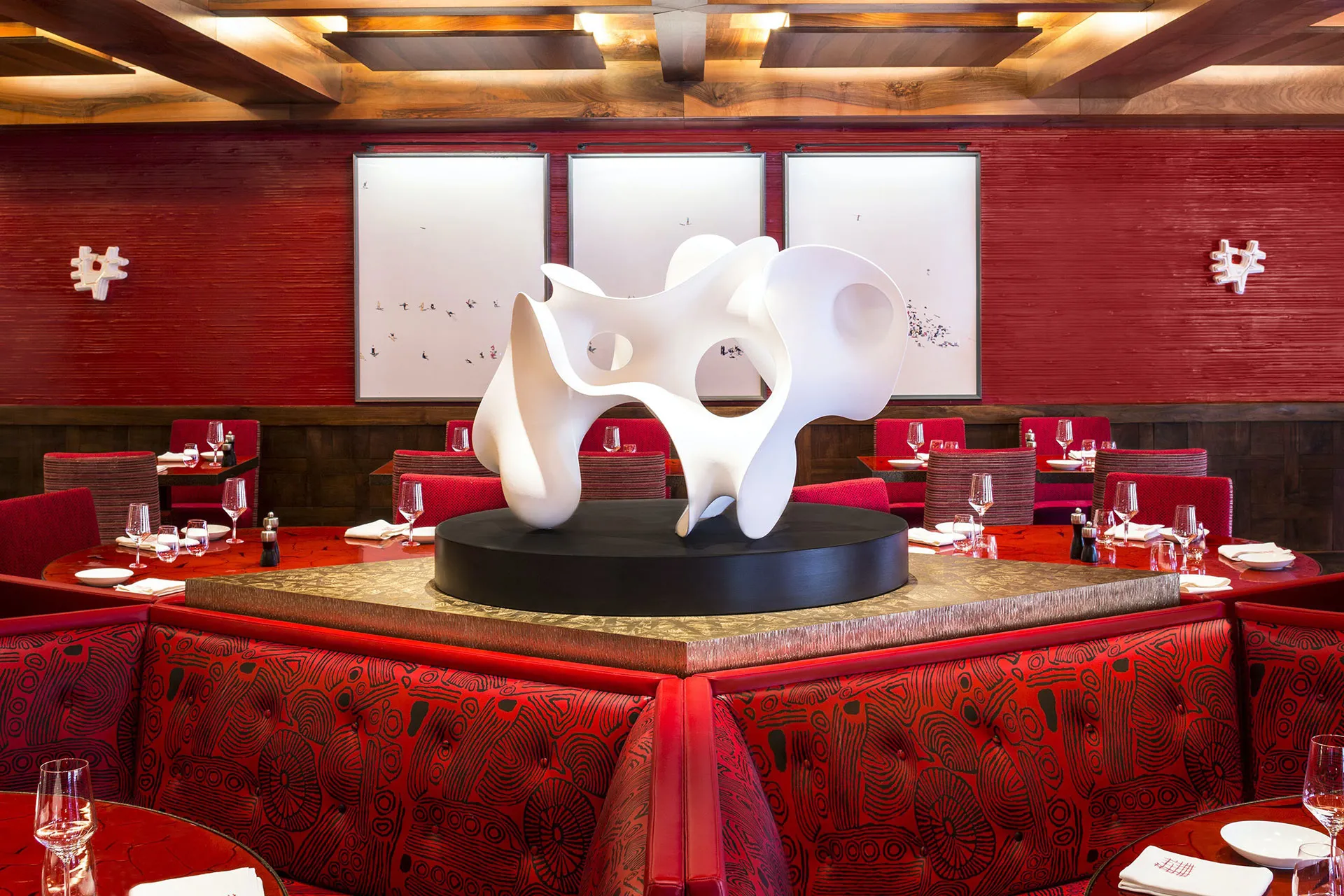 Rot designtes Restaurant in Luxushotel