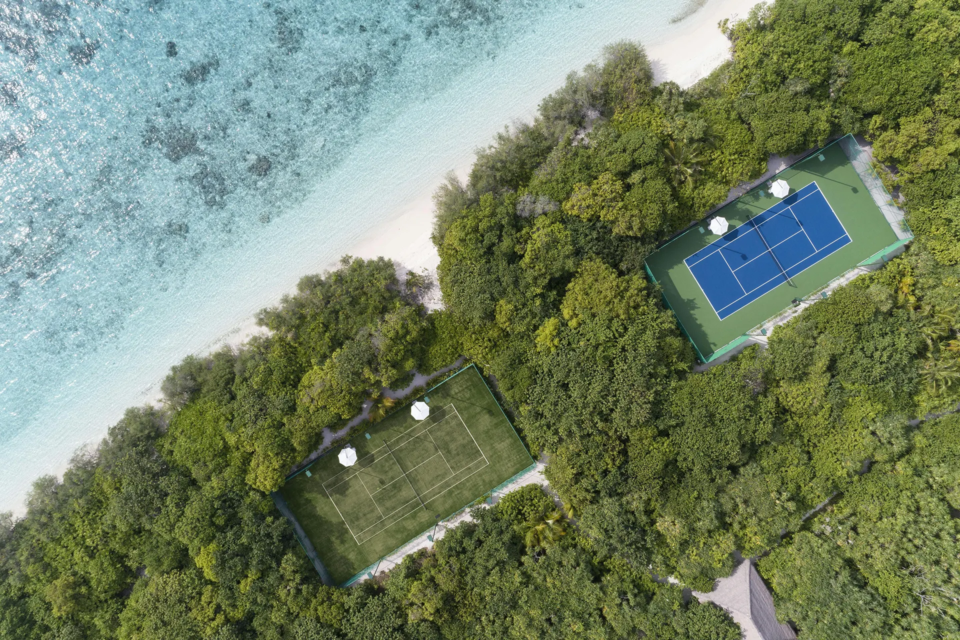 Tennisplätze von oben fotografiert