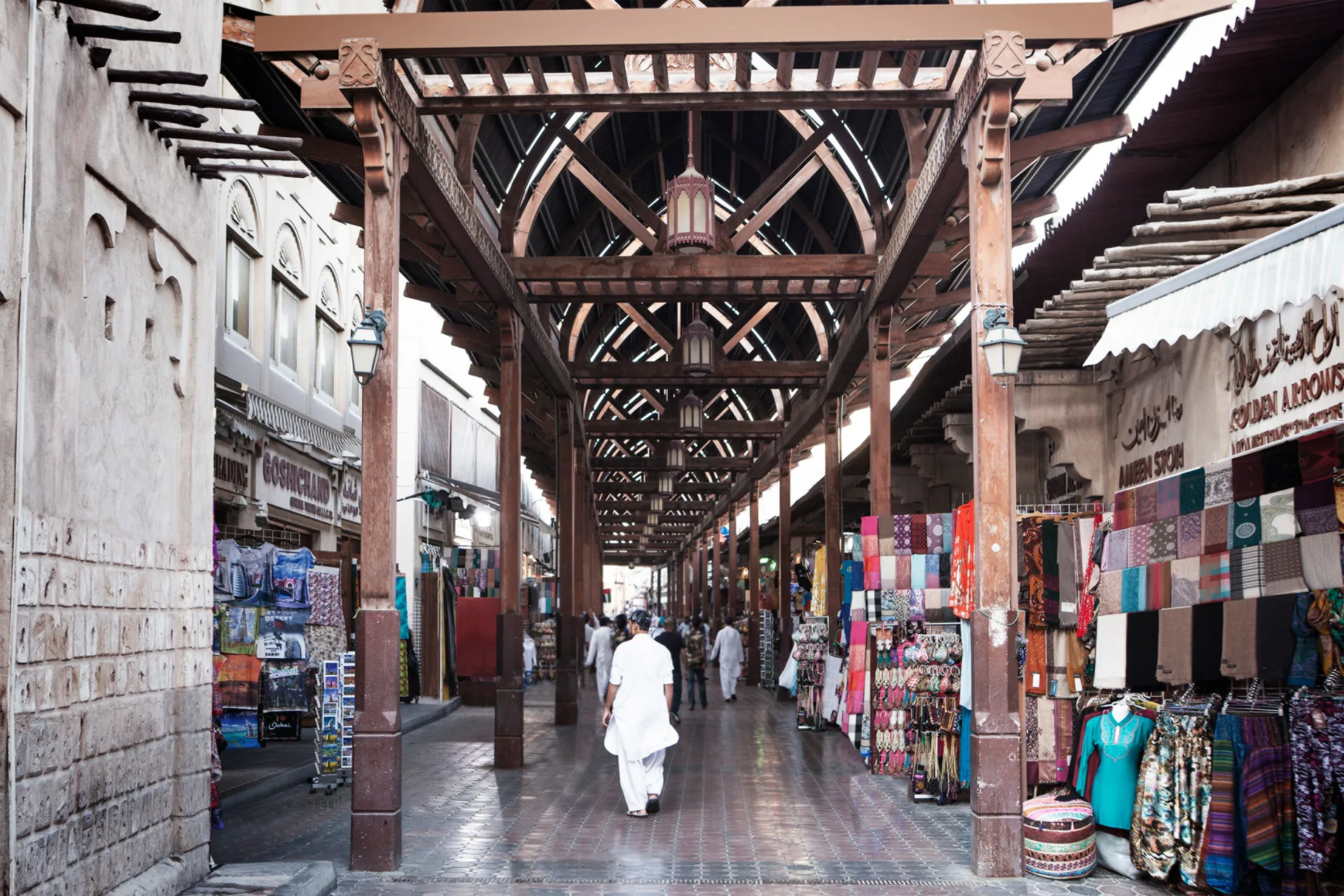 Marktläden in arabischem Souk