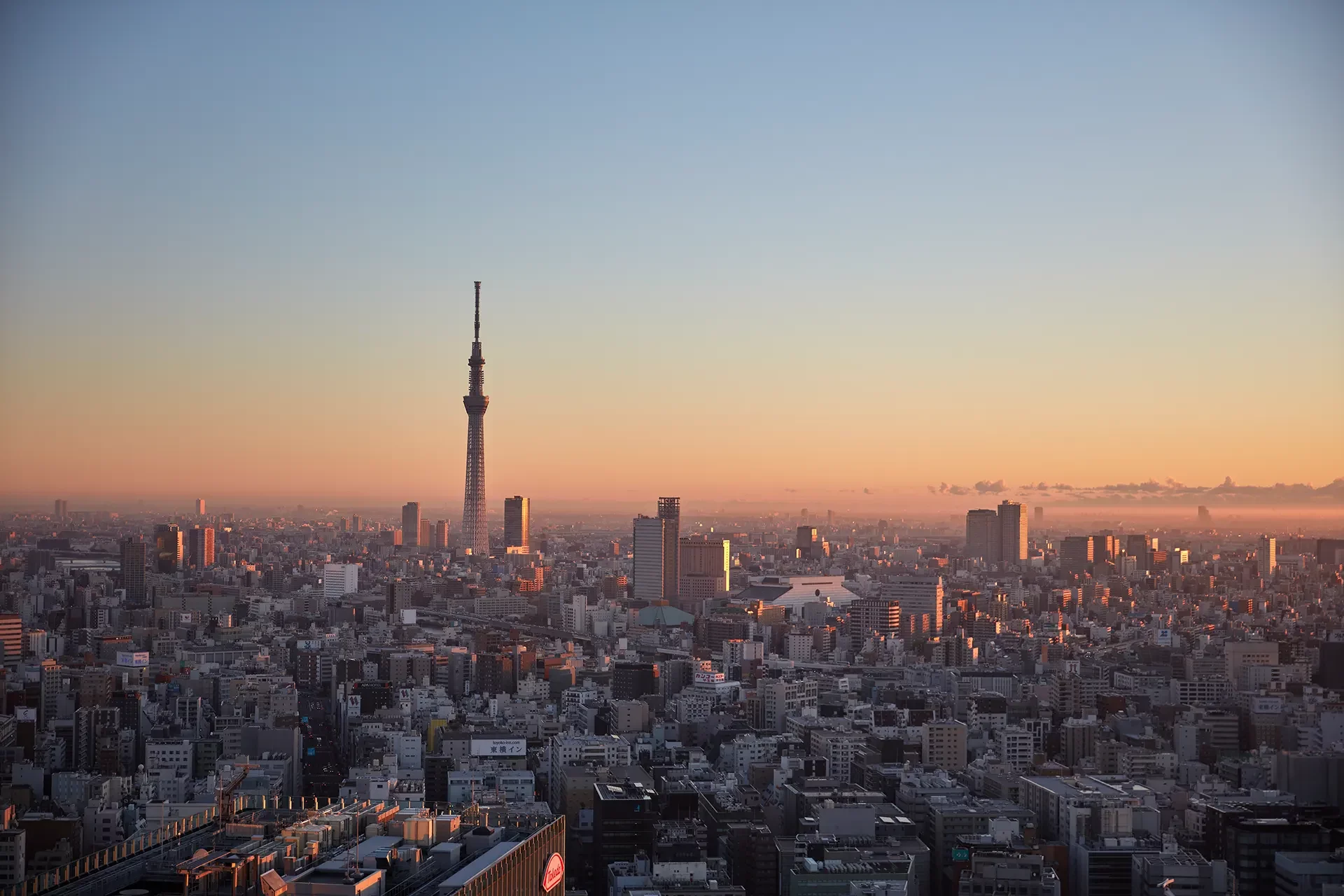Skyline von Tokyo im Abendlicht