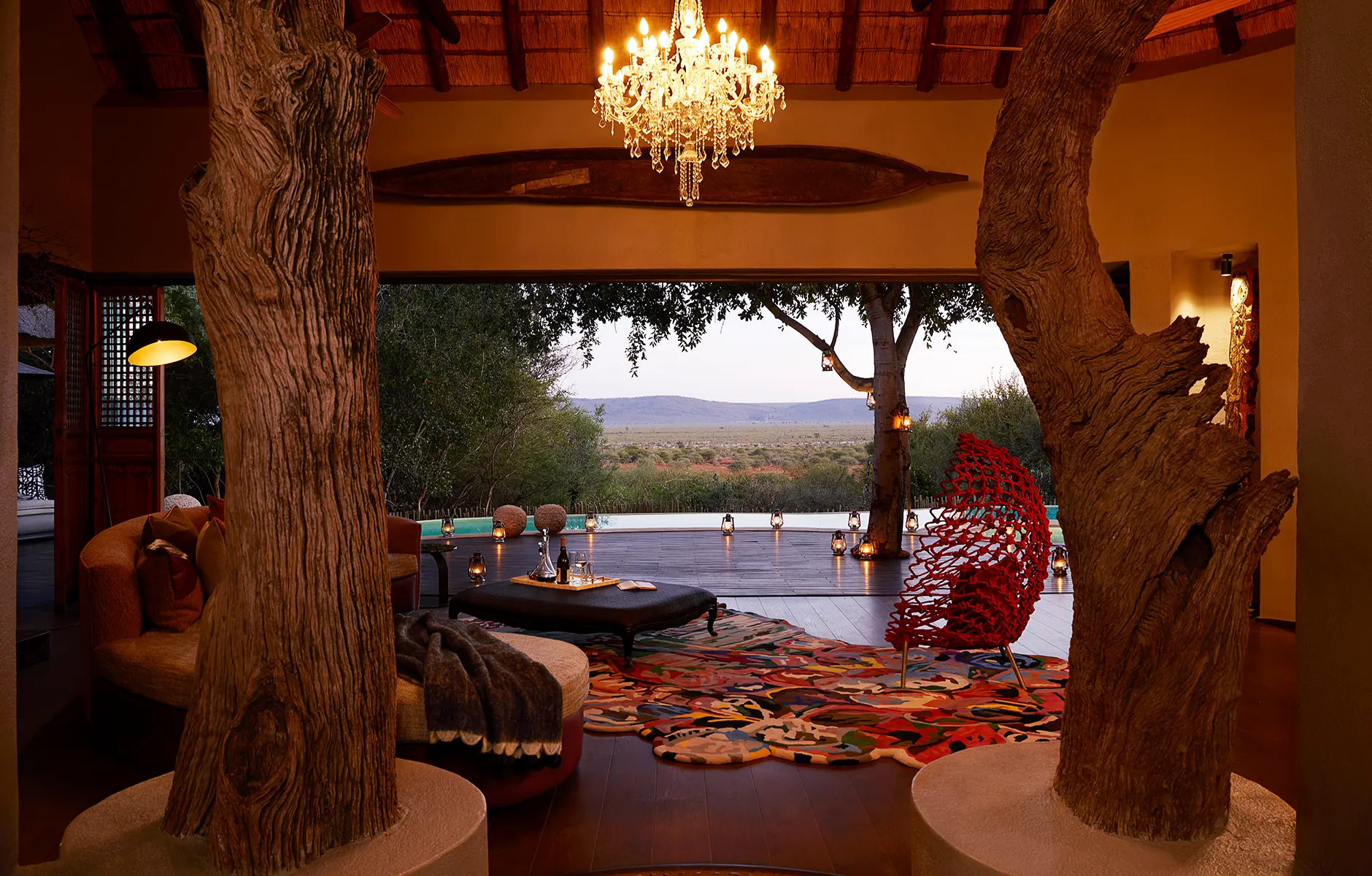 Loungebereich der Molori Safari Lodge in Südafrika