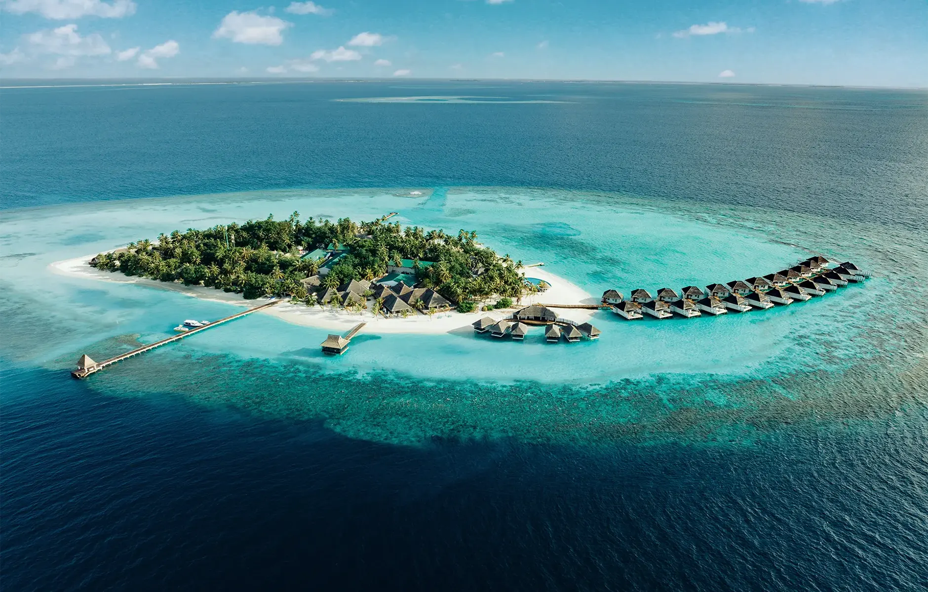 Resortinsel der Malediven aus Vogelperspektive