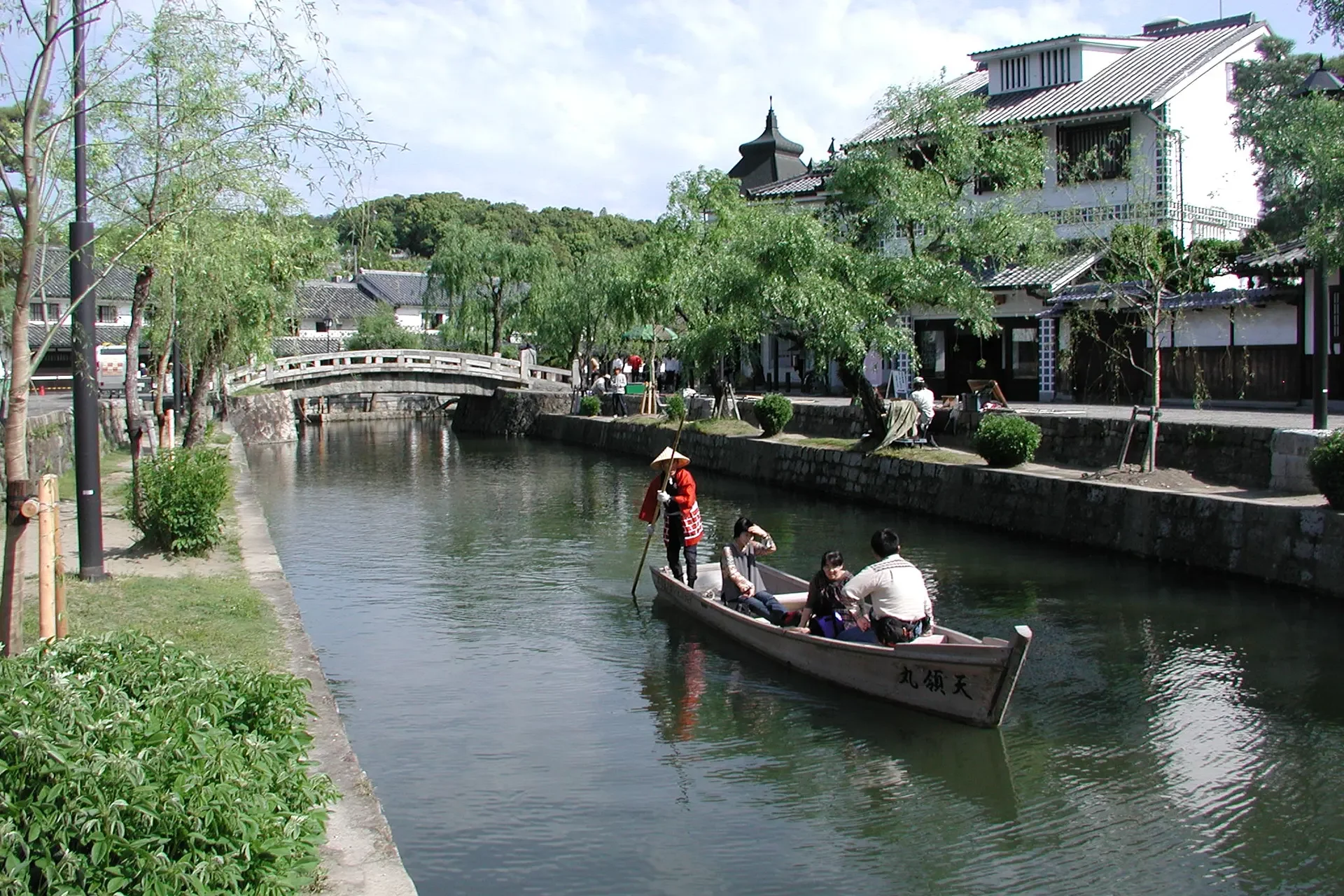 Gondelboot auf einem Kanal in Japan