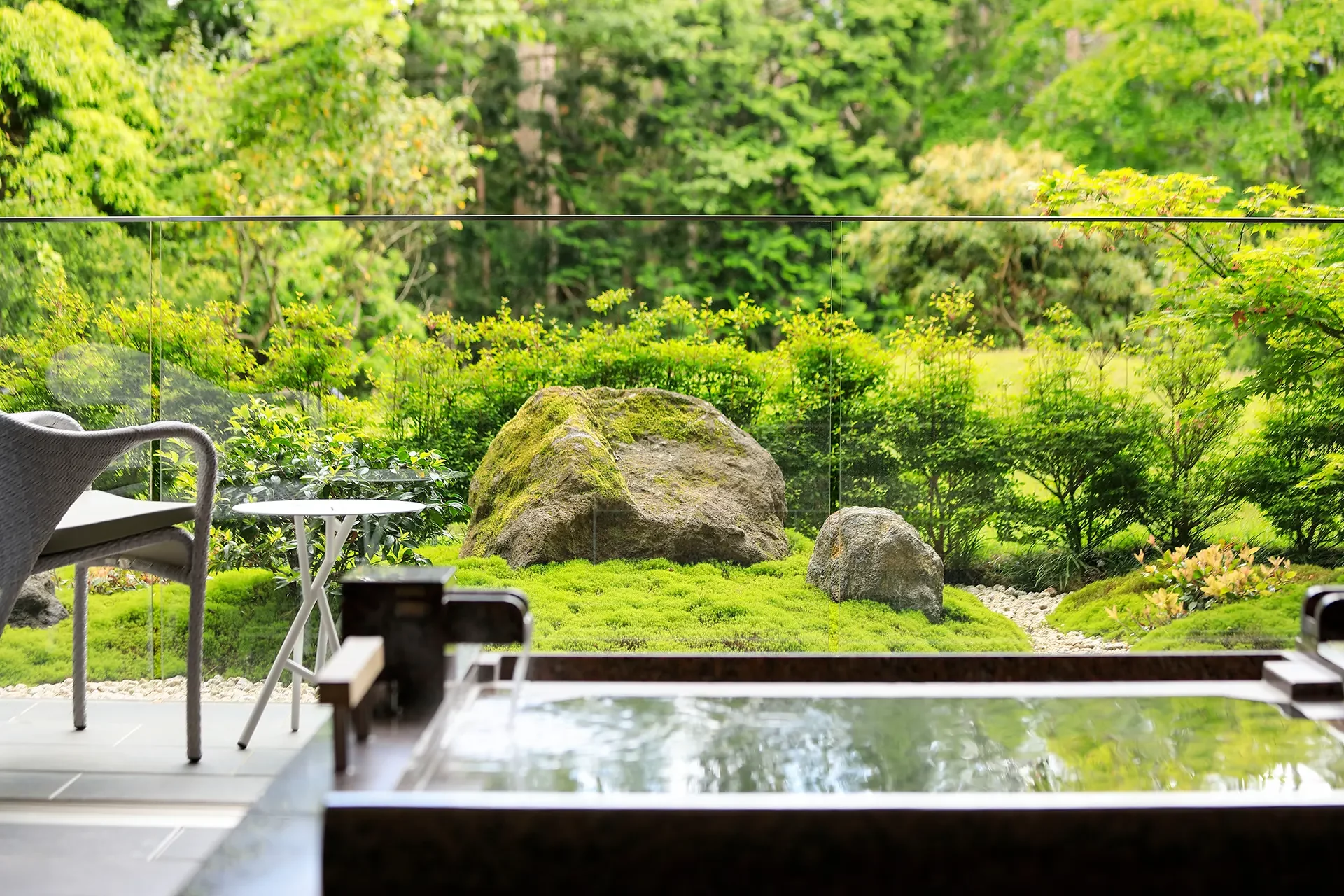 Terrasse mit Blick in japanischen Garten
